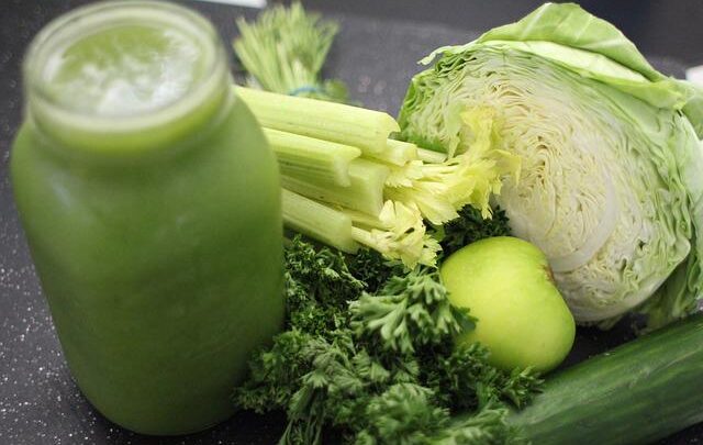 Green Smoothie – mit Giersch & Co. gegen Frühjahrsmüdigkeit