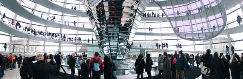 Pflegekraft packt im Bundestag aus Pflegekraft packt im Bundestag aus