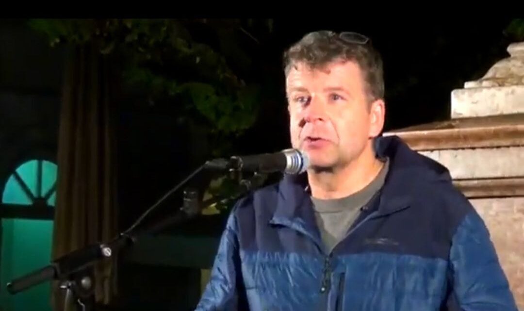 Ein Bäckermeister äußert seine Meinung auf dem Spaziergang in Weilheim 24.10.2022 Ein Bäckermeister äußert seine Meinung auf dem Spaziergang in Weilheim 24.10.2022