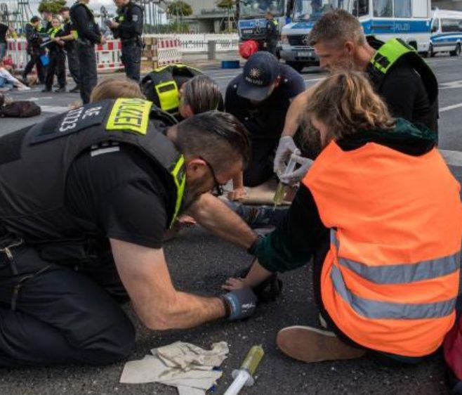 AMPEL LEHNT STRAFRECHTSVERSCHÄRFUNG BEI KLIMAAKTIVISTEN AB AMPEL LEHNT STRAFRECHTSVERSCHÄRFUNG BEI KLIMAAKTIVISTEN AB